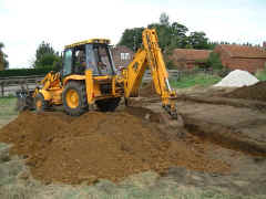 digging.JPG (88094 bytes)